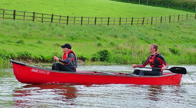  Nuestras canoas son estables y espaciosas 